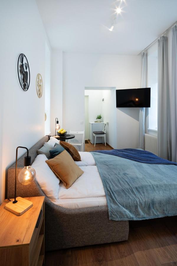 Kalnina Street Studio Apartment Riga Esterno foto