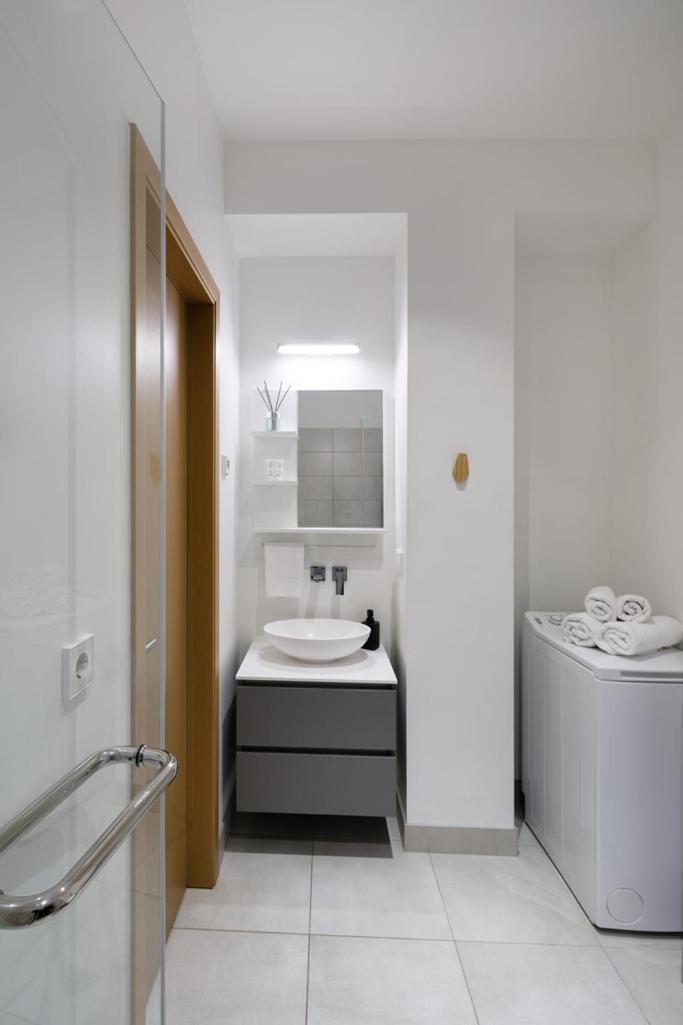Kalnina Street Studio Apartment Riga Esterno foto