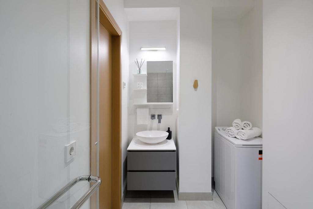 Kalnina Street Studio Apartment Riga Esterno foto